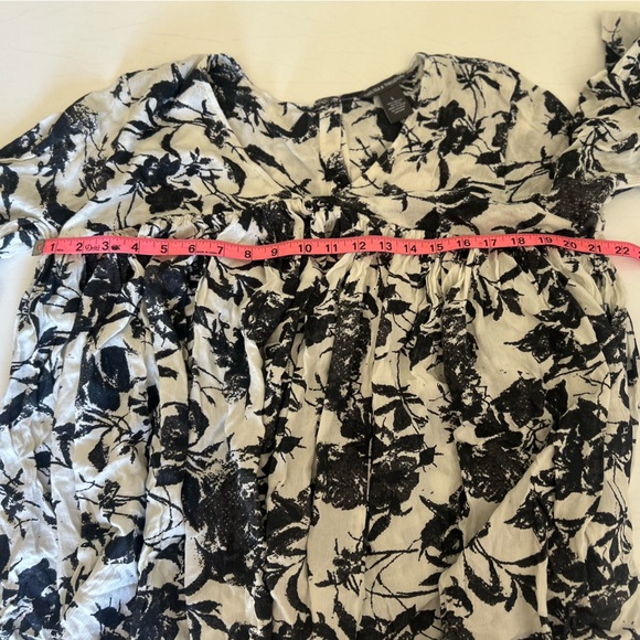 Chelsea & Theodore Large Loose Ruffle Peplum Black and White Floral Blouse - Picture 8 of 10